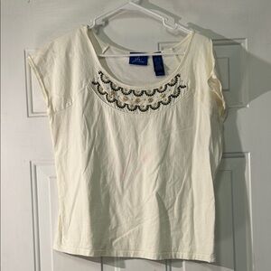(🍎4 For $15)JH Collectibles  Women’s XL Cream Embroidered Blouse